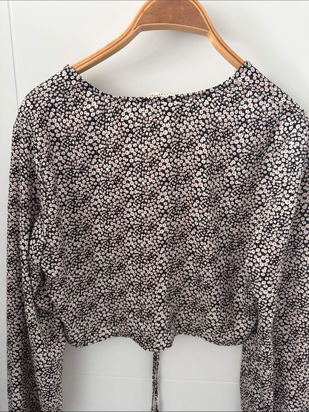 By Together Black and Pink Floral Ruched Drawstring Crop Blouse size medium - Picture 7 of 7